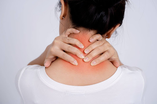 Physical therapist evaluating recurring pain caused by neuromuscular dysfunction